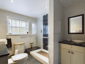 En-suite- click for photo gallery